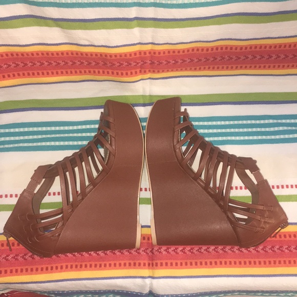 Woman’s Torrid wedge ~ 9W - Picture 5 of 8